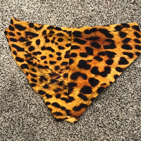 Fused Hawaii bikini this print is so cute - Picture 3 of 5